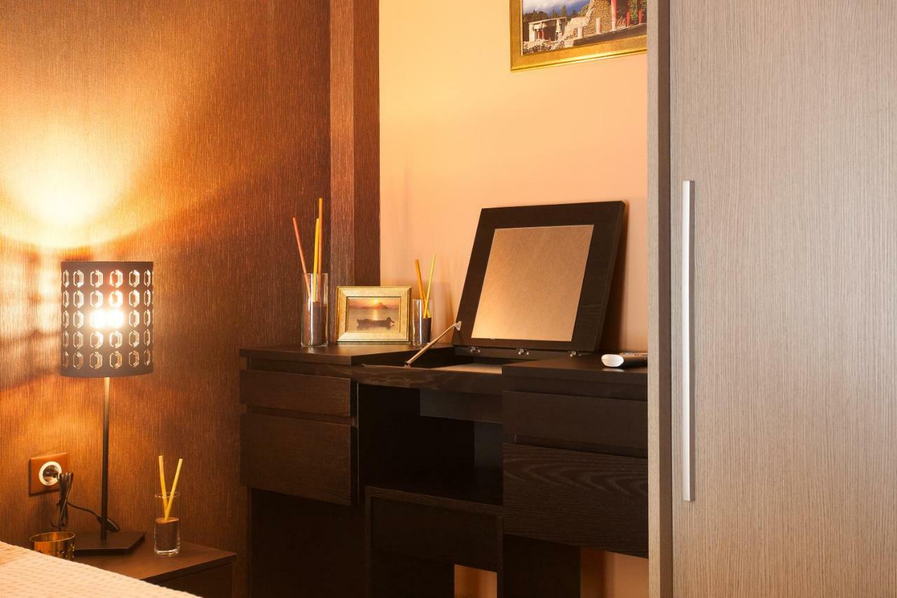 Pretty Rooms In Gold And Blue Apartment In Safe Central Area Atény Exteriér fotografie